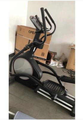 Elliptische Ausrüstungs-Übungs-elliptisches Fahrrad der Turnhallen-ISO9001, das 150kg lädt