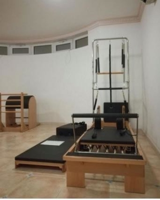 Soem-Holz-Stahl Pilates-Übungs-Ausrüstung Pilates-Reformer mit halbem Trapez