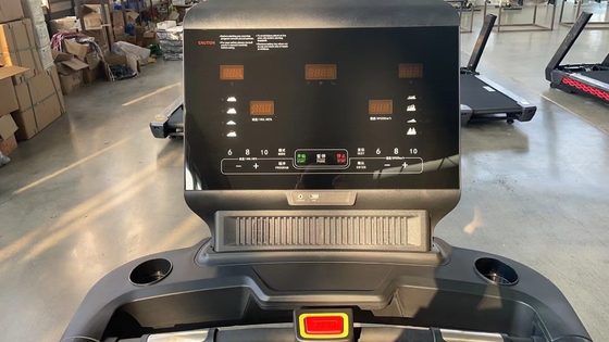 200 kg Belastung Laufband Übungsmaschine Motorleistung 3,0 PS 2050 L * 950 W * 1600 H mm